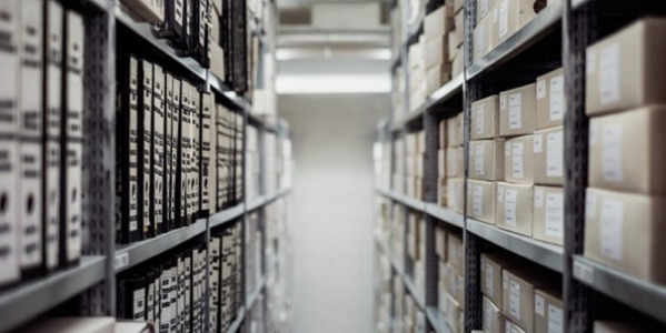Jak archiwizować dokumenty, żeby zachowały idealny stan przez długie lata